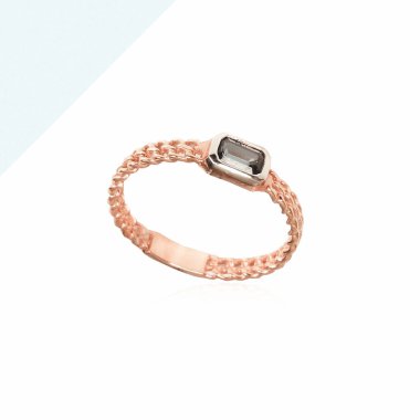 Gümüş, altın, elmas, değerli taşlar gibi şık mücevherler..