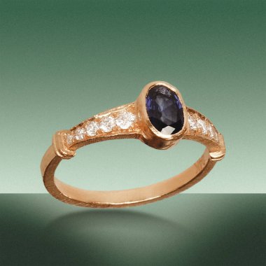 Gümüş, altın, elmas, değerli taşlar gibi şık mücevherler..