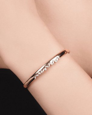 El yapımı değerli mücevherler. Kadınlar için bijouterie ve mücevher altın ve elmaslar