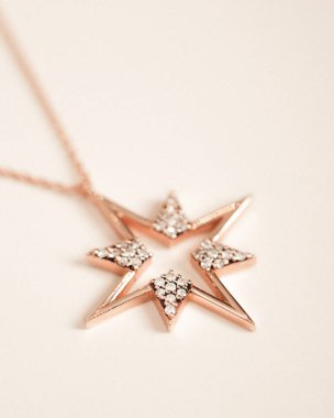 Altından ve elmaslardan oluşan Ebedi Mücevher Tasarımı