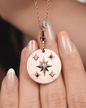 Özel anlar için Parlak Altın ve Elmas Mücevherler