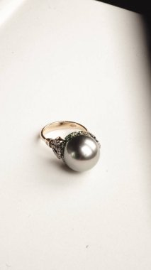 Güzel Altın ve Elmas Kokteyl Mücevherleri