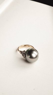 Güzel Altın ve Elmas Kokteyl Mücevherleri