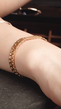 Altın ve Elmaslı Parlak Gemstone Mücevherleri