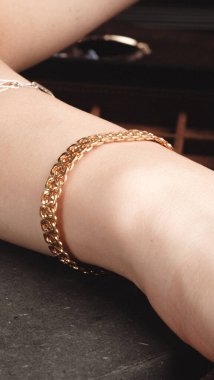 Altın ve Elmaslı Parlak Gemstone Mücevherleri