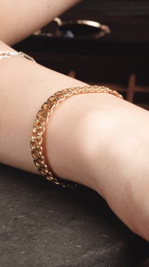 Altın ve Elmaslı Parlak Gemstone Mücevherleri