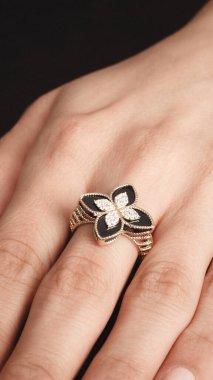 Klasik Altın ve Elmas Düğün Mücevherleri