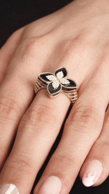 Klasik Altın ve Elmas Düğün Mücevherleri