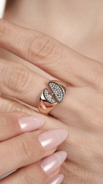 Klasik Altın ve Elmas Düğün Mücevherleri