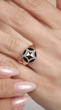 Klasik Altın ve Elmas Düğün Mücevherleri