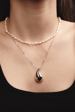 Yıldönümü Hediyeleri İçin Lüks Altın ve Elmas Mücevherler