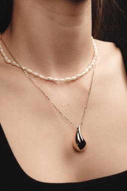 Yıldönümü Hediyeleri İçin Lüks Altın ve Elmas Mücevherler