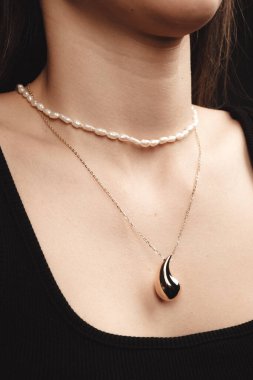 Yıldönümü Hediyeleri İçin Lüks Altın ve Elmas Mücevherler