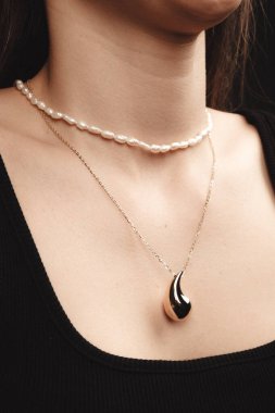 Yıldönümü Hediyeleri İçin Lüks Altın ve Elmas Mücevherler