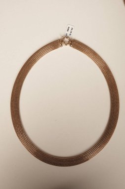 Parlak Elmas Kolyeler ve Altın Mücevherler