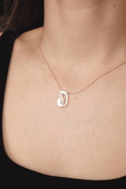 Akşam Şenliği İçin Parlayan Altın ve Elmas Mücevherler