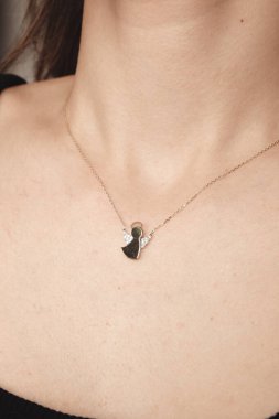 Akşam Şenliği İçin Parlayan Altın ve Elmas Mücevherler