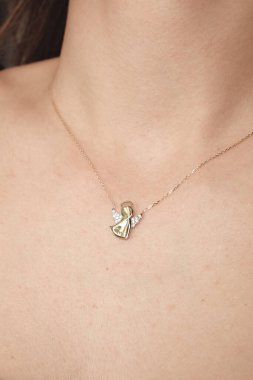 Akşam Şenliği İçin Parlayan Altın ve Elmas Mücevherler