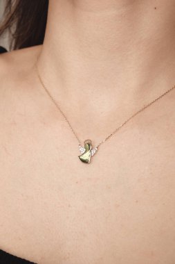 Akşam Şenliği İçin Parlayan Altın ve Elmas Mücevherler