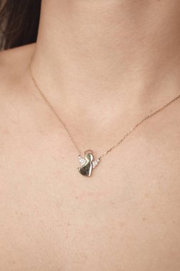 Akşam Şenliği İçin Parlayan Altın ve Elmas Mücevherler