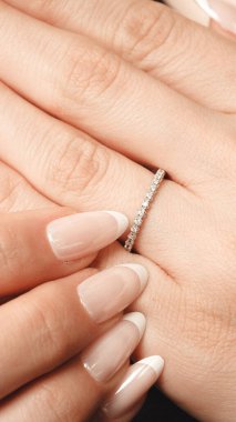 Akşam Şenliği İçin Parlayan Altın ve Elmas Mücevherler