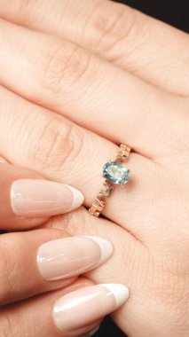 Akşam Şenliği İçin Parlayan Altın ve Elmas Mücevherler