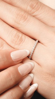 Akşam Şenliği İçin Parlayan Altın ve Elmas Mücevherler