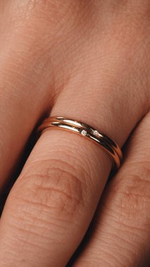 Kalın ve Zarif Elmas ve Altın İfade Parçaları