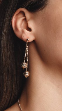 Kalın ve Zarif Elmas ve Altın İfade Parçaları