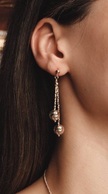 Kalın ve Zarif Elmas ve Altın İfade Parçaları