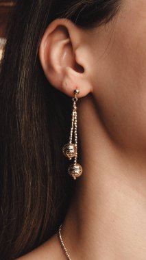 Kalın ve Zarif Elmas ve Altın İfade Parçaları