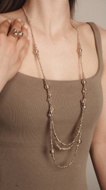 Kalın ve Zarif Elmas ve Altın İfade Parçaları