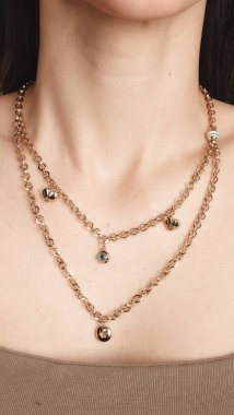 Kalın ve Zarif Elmas ve Altın İfade Parçaları