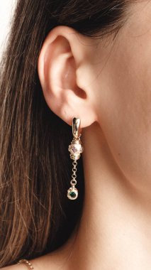 Kalın ve Zarif Elmas ve Altın İfade Parçaları