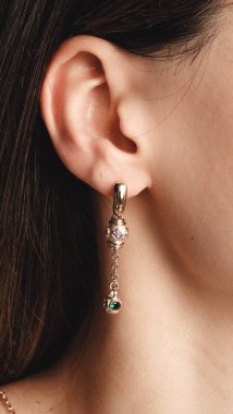 Kalın ve Zarif Elmas ve Altın İfade Parçaları