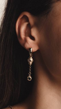 Kalın ve Zarif Elmas ve Altın İfade Parçaları