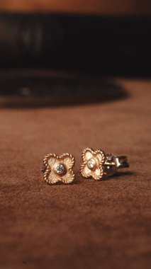 Parlak Mücevher Setleri: Altın, Elmas ve Gemstone