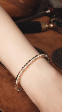 Parlak Mücevher Setleri: Altın, Elmas ve Gemstone