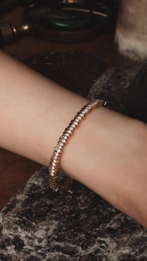 Parlak Mücevher Setleri: Altın, Elmas ve Gemstone