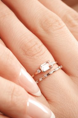 Zamansız Lüks Mücevherler: Elmaslar ve Altın Tasarımlar