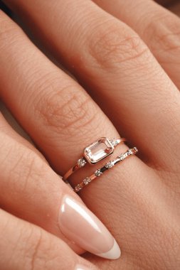 Zamansız Lüks Mücevherler: Elmaslar ve Altın Tasarımlar