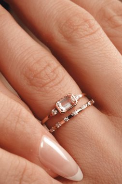 Zamansız Lüks Mücevherler: Elmaslar ve Altın Tasarımlar