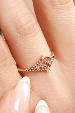 Zamansız Lüks Mücevherler: Elmaslar ve Altın Tasarımlar