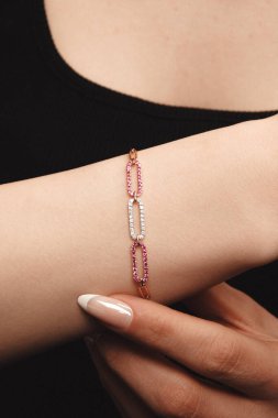 Zamansız Lüks Mücevherler: Elmaslar ve Altın Tasarımlar