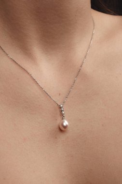 Kadınlar İçin Çarpıcı Altın ve Elmas Mücevherler