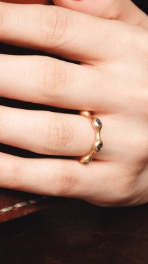 Zarif Altın Ayarlar 'da Lüks Elmas Mücevherler