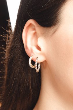 Onun için Değerli Altın ve Elmas Mücevherler