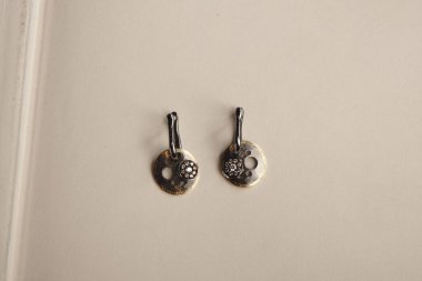 Onun için Değerli Altın ve Elmas Mücevherler