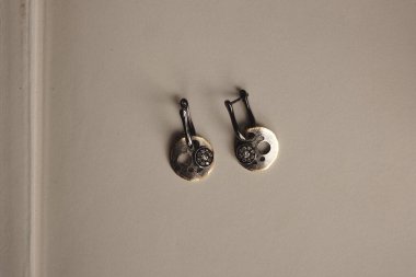 Onun için Değerli Altın ve Elmas Mücevherler