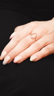 Onun için Değerli Altın ve Elmas Mücevherler